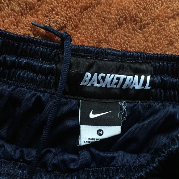 Nike basketball shorts - Picture 2 of 2